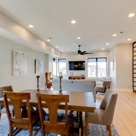 Panoramic View 8 Comfy Beds Multilevel Townhome *