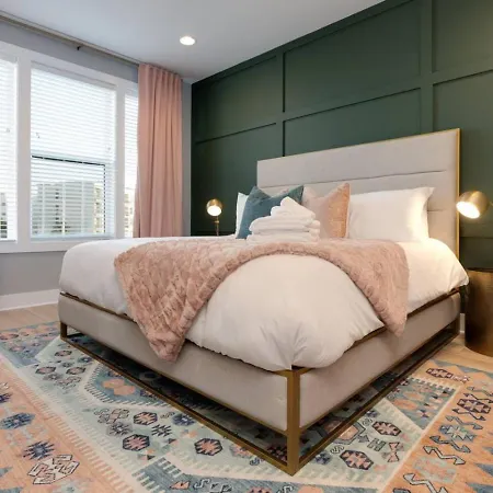 Luxury Downtown Townhome Elevated Skyline Views * Nashville