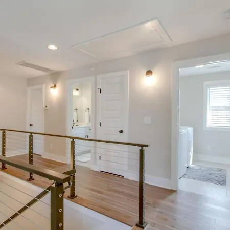 Luxurious Extraordinaire Three Bedroom Downtown Action * Nashville