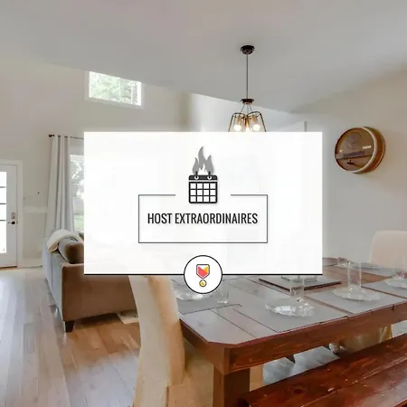 Luxurious Extraordinaire Three Bedroom Downtown Action
