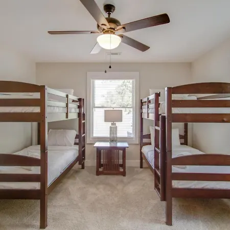 Holiday home Luxurious Extraordinaire Three Bedroom Downtown Action *