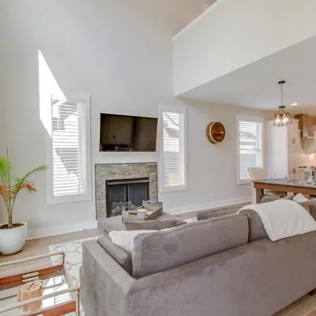 Luxurious Extraordinaire Three Bedroom Downtown Action Holiday home