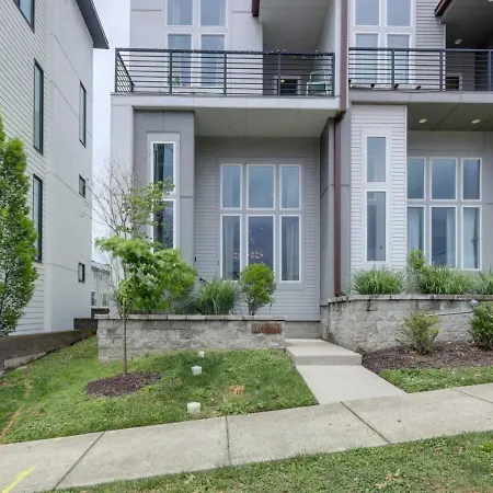 Stunning West End Walkable Area Holiday home *