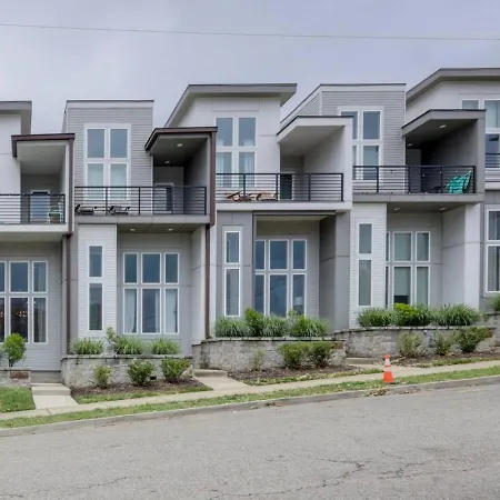 Holiday home Stunning West End Walkable Area