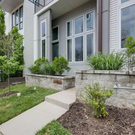 Stunning West End Walkable Area Holiday home