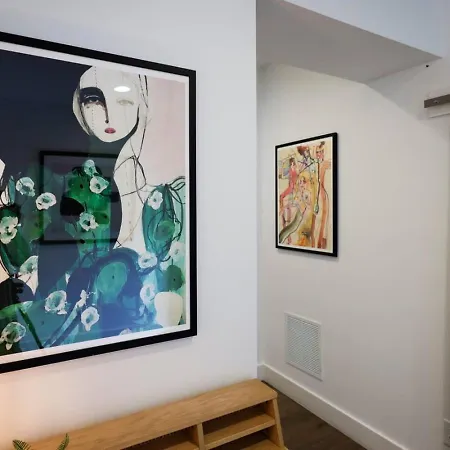 Stunning West End Walkable Area Holiday home *
