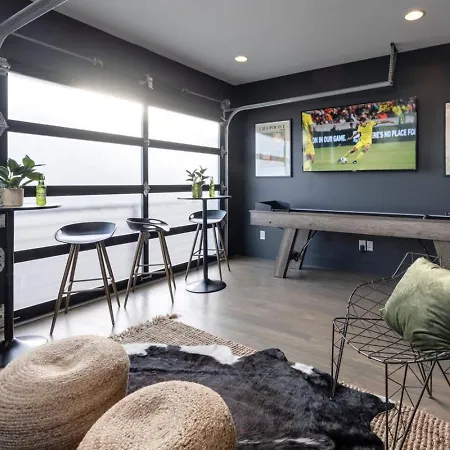 Holiday home Stunning West End Walkable Area