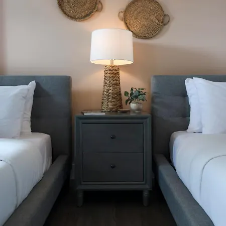 Stunning West End Walkable Area Holiday home