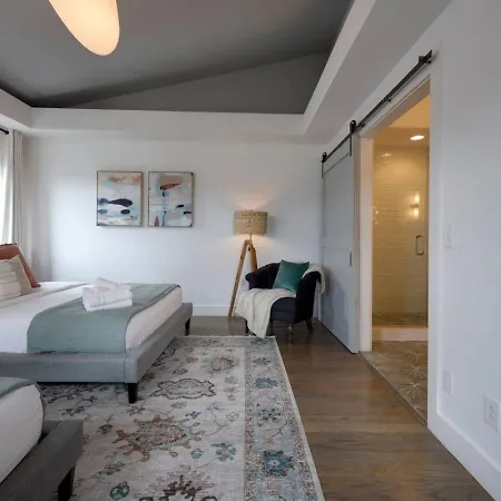 Holiday home Stunning West End Walkable Area