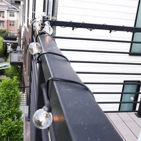 Stunning West End Walkable Area