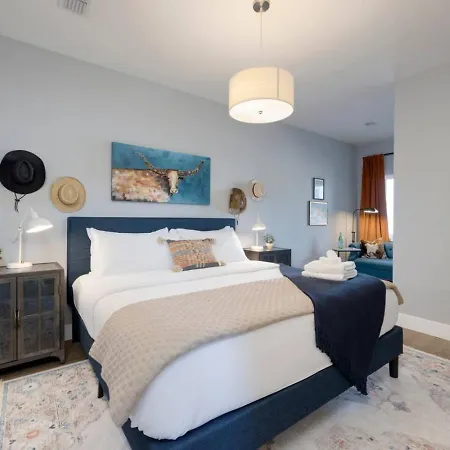 Stunning West End Walkable Area Holiday home Nashville