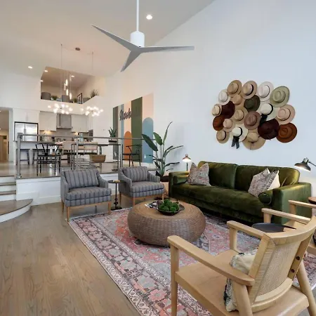 Stunning West End Walkable Area Holiday home