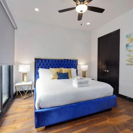 Blue Dreams 4 Bedroom 4.5 Bath With Rooftop Lounge *