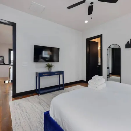 Blue Dreams 4 Bedroom 4.5 Bath With Rooftop Lounge
