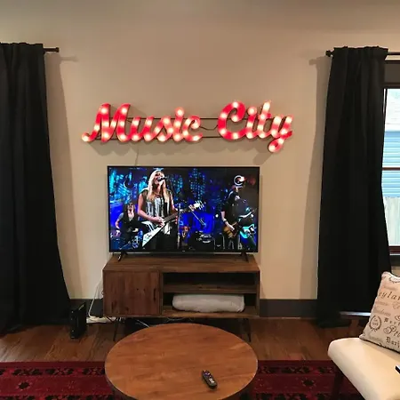 Holiday home Music Marvel Minutes To Broadway