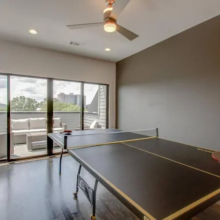 Large Impressive Townhome Private Viewing Terrace *