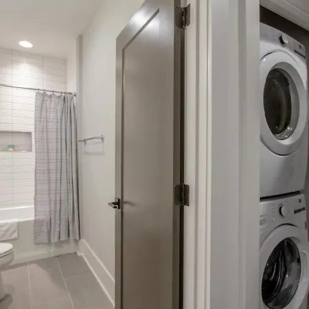 Large Impressive Townhome Private Viewing Terrace Holiday home *
