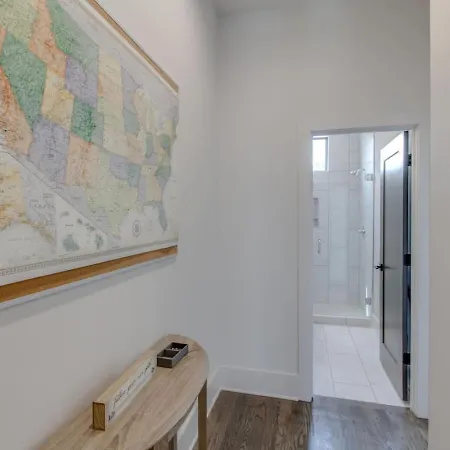 Holiday home Large Impressive Townhome Private Viewing Terrace