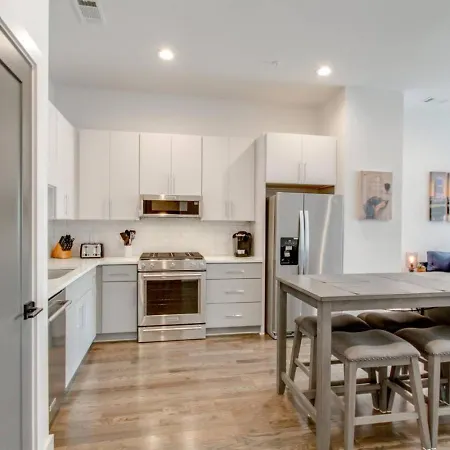 Large Impressive Townhome Private Viewing Terrace * Nashville