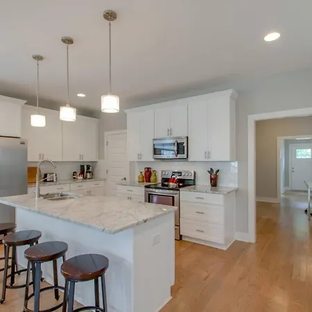 Spacious With 7 Beds 4 Bedrooms And 2.5 Bathrooms * Nashville