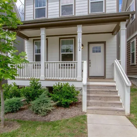Spacious With 7 Beds 4 Bedrooms And 2.5 Bathrooms