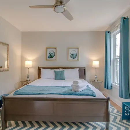 Spacious With 7 Beds 4 Bedrooms And 2.5 Bathrooms