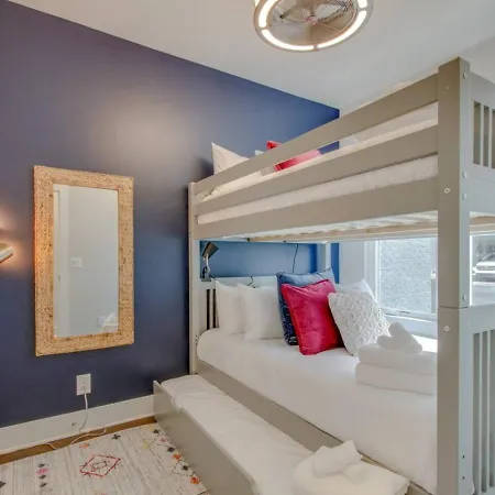 Holiday home Skyline Views Romantic Fun Downtown Location *