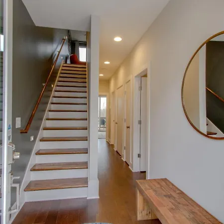 Skyline Views Romantic Fun Downtown Location Holiday home Nashville