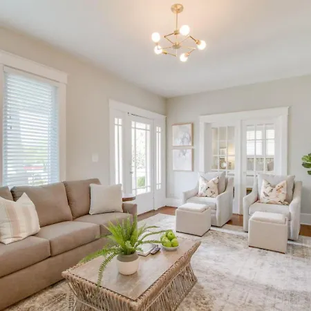 The Pink Door Beauty Stunning And Fresh Holiday home Nashville
