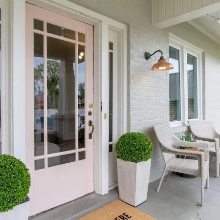 Holiday home The Pink Door Beauty Stunning And Fresh Nashville