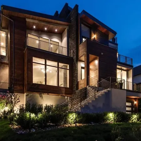 The Dove Downtown Modern Huge Rooftop Deck Gulch Holiday home *