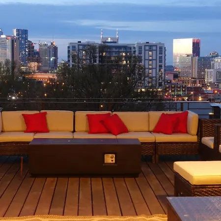 The Dove Downtown Modern Huge Rooftop Deck Gulch Holiday home Nashville
