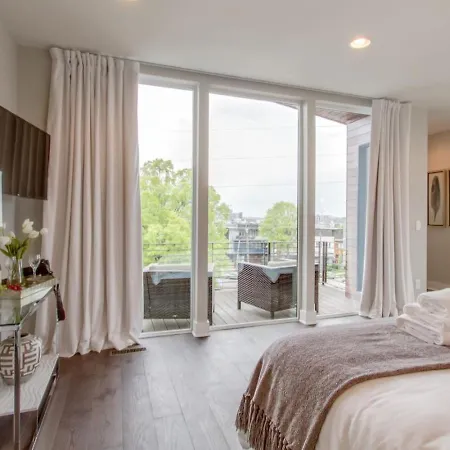 Holiday home The Dove Downtown Modern Huge Rooftop Deck Gulch
