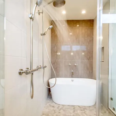 The Dove Downtown Modern Huge Rooftop Deck Gulch Holiday home *