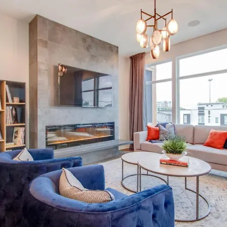Holiday home The Dove Downtown Modern Huge Rooftop Deck Gulch *