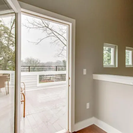 Holiday home Ultra Modern Pad Minutes To Downtown Comfortable Beds *