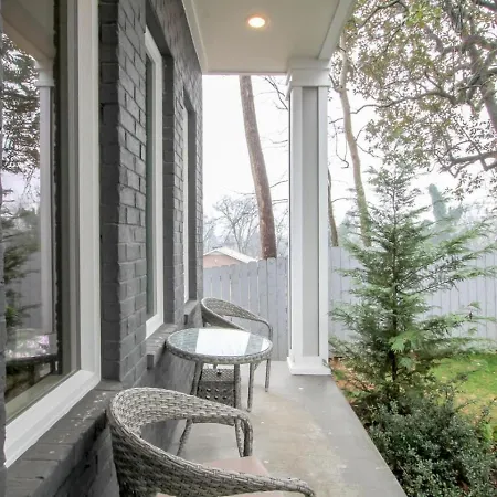 Ultra Modern Pad Minutes To Downtown Comfortable Beds *