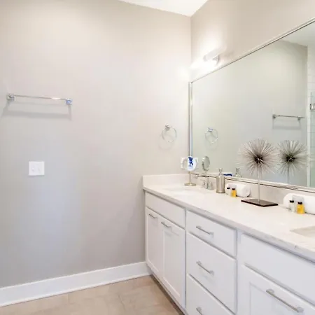 Ultra Modern Pad Minutes To Downtown Comfortable Beds * Nashville