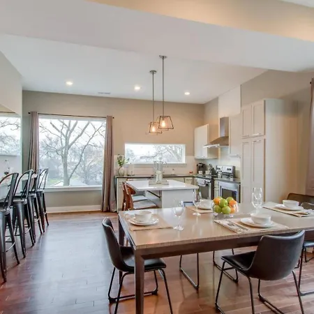 Ultra Modern Pad Minutes To Downtown Comfortable Beds Holiday home *