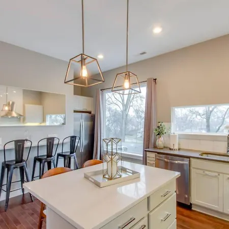 Ultra Modern Pad Minutes To Downtown Comfortable Beds Holiday home