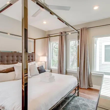 Ultra Modern Pad Minutes To Downtown Comfortable Beds Holiday home *