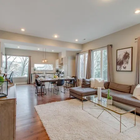 Ultra Modern Pad Minutes To Downtown Comfortable Beds *