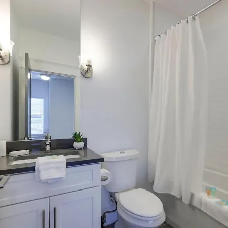 Luxurious Townhome Music Group Retreat *