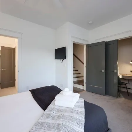 Holiday home Luxurious Townhome Music Group Retreat *