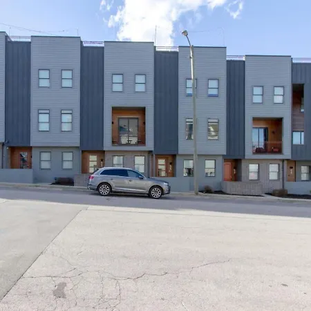 Holiday home Modern Townhome With Gorgeous Patio Space *