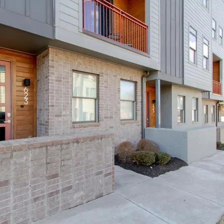 Modern Townhome With Gorgeous Patio Space Holiday home