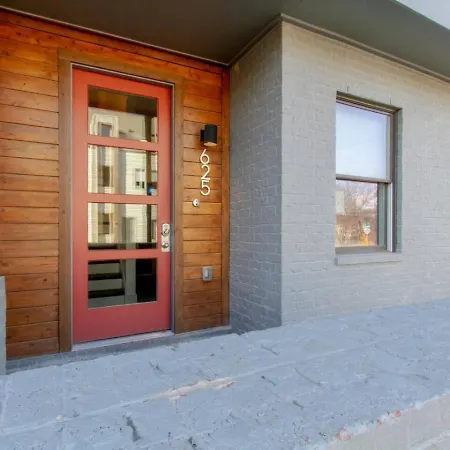Modern Townhome With Gorgeous Patio Space Nashville