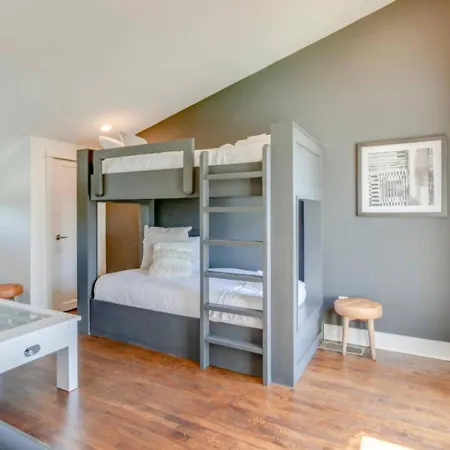 Urban Living- Rooftop Hangout- Hillsboro Village Holiday home