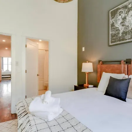 Urban Living- Rooftop Hangout- Hillsboro Village Holiday home *