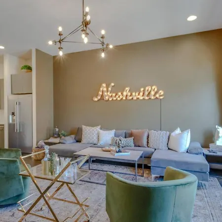 Modern Townhome With Gorgeous Patio Space Holiday home